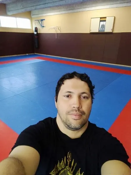 Farouk, coach renforcement musculaire à domicile, Île-de-France